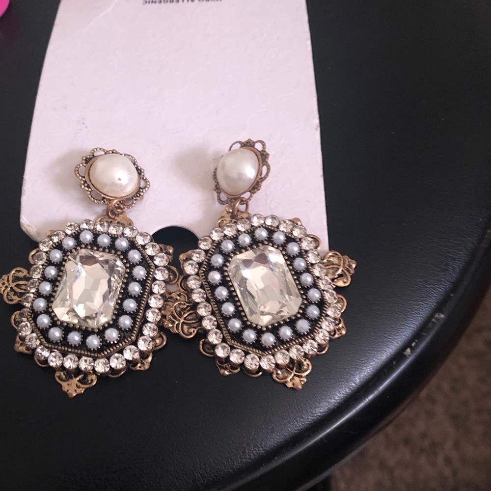 Fashion Jewelry Gold and Pearl Statement Earrings